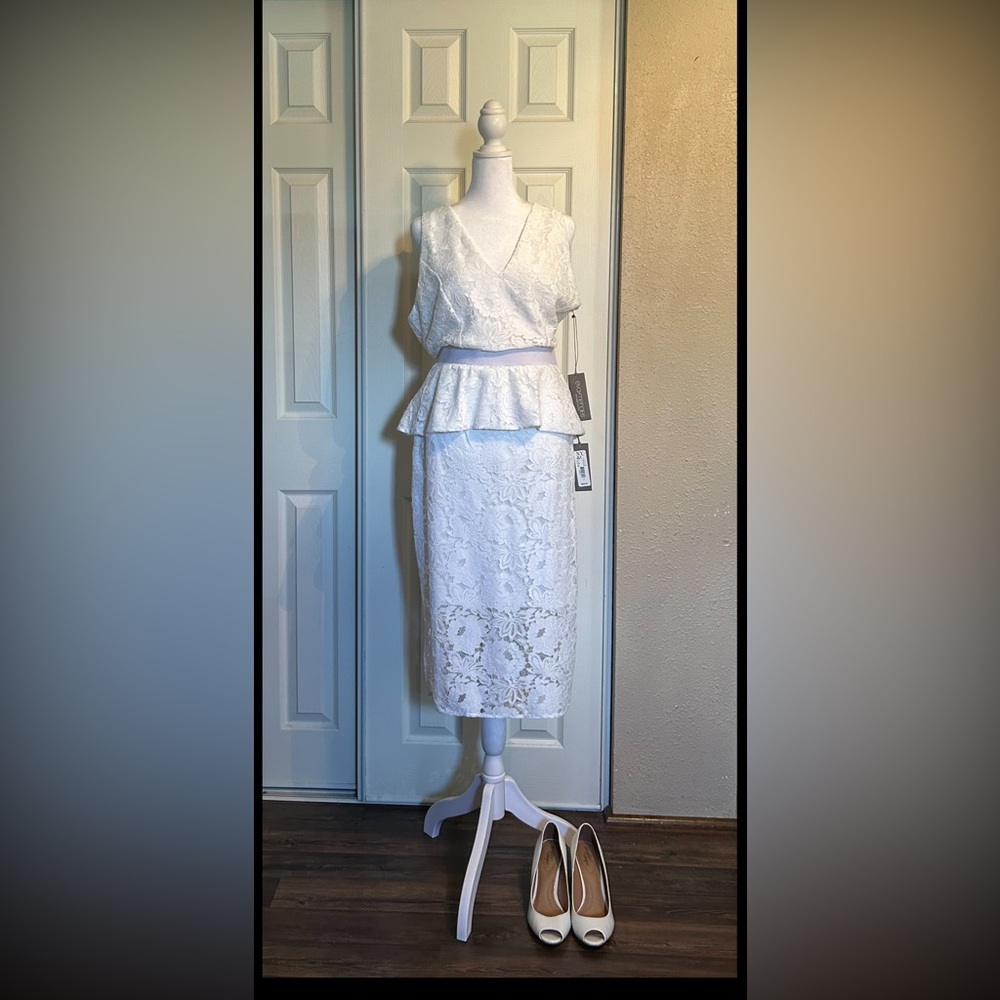 NWT Eva Mendes Lace Dress Set